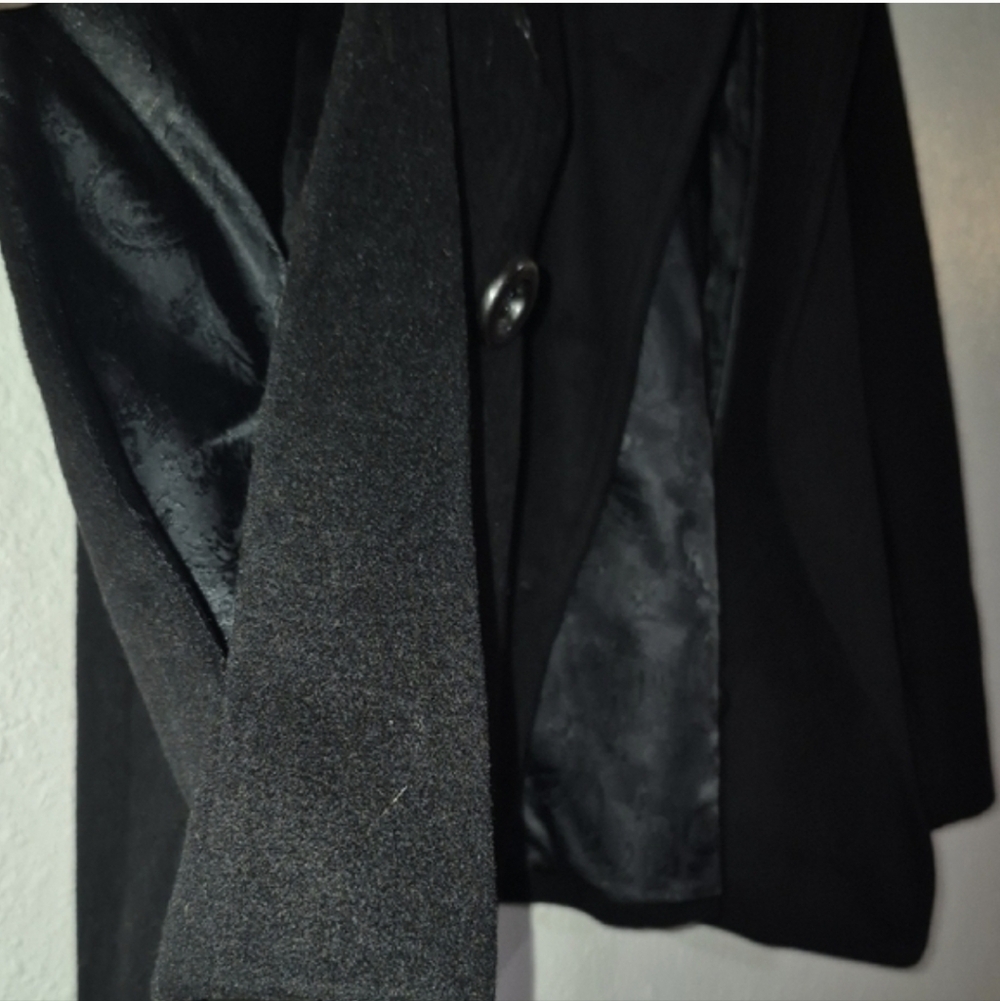 Cape Coat - Picture 7 of 9